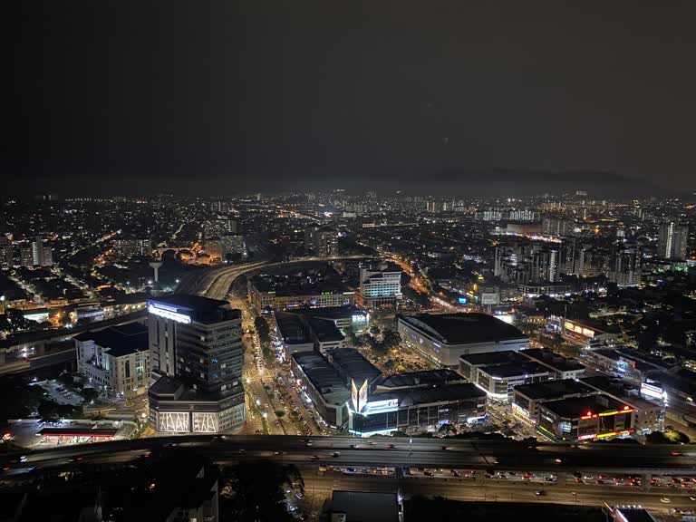 从高层建筑鸟瞰城市夜景