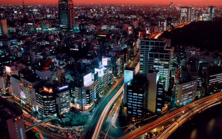 鸟瞰城市夜景,河流流过