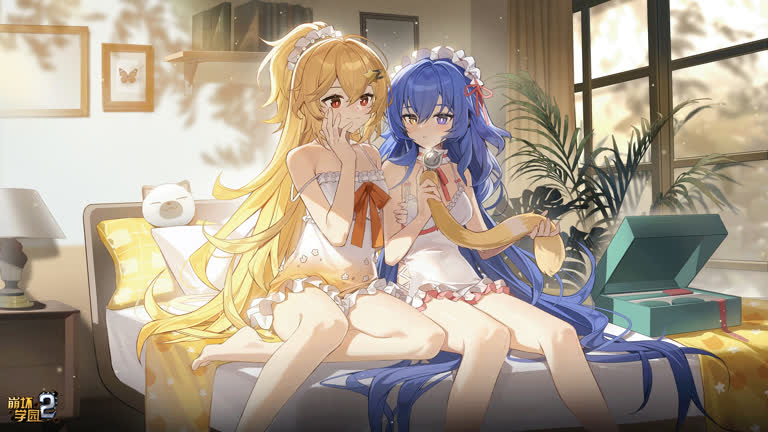 有两个动漫女孩坐在床上,拿着笔记本电脑