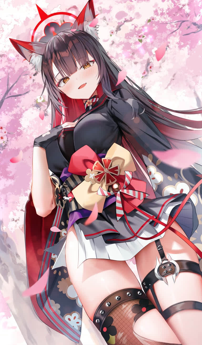 有一位黑发长发的女子,穿着红黑相间的衣服
