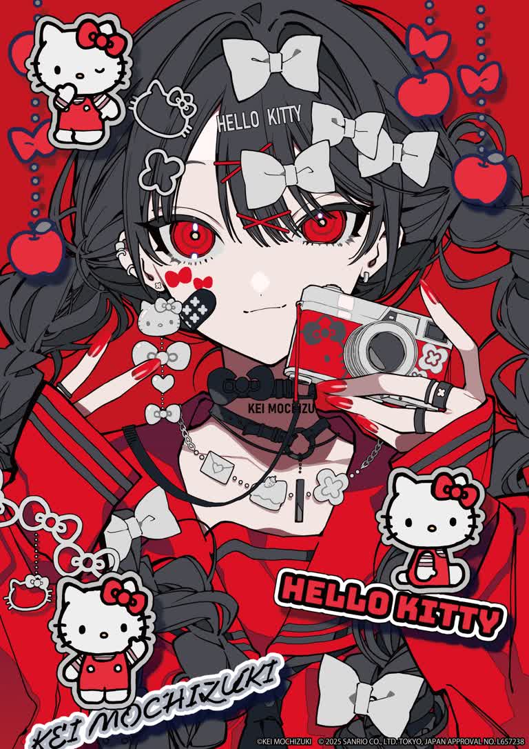 有一个女孩拿着相机和一些 Hello Kitty 贴纸