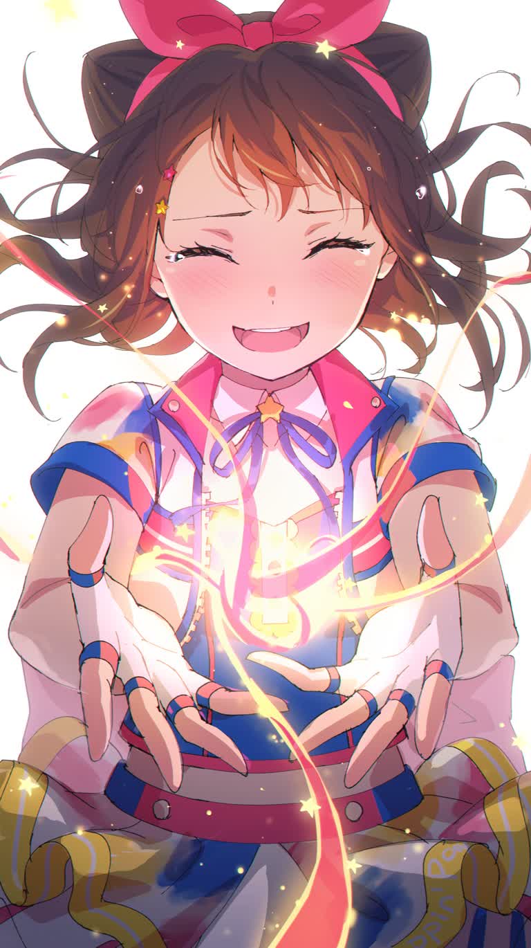 有一个女孩,手里拿着一个发光的物体