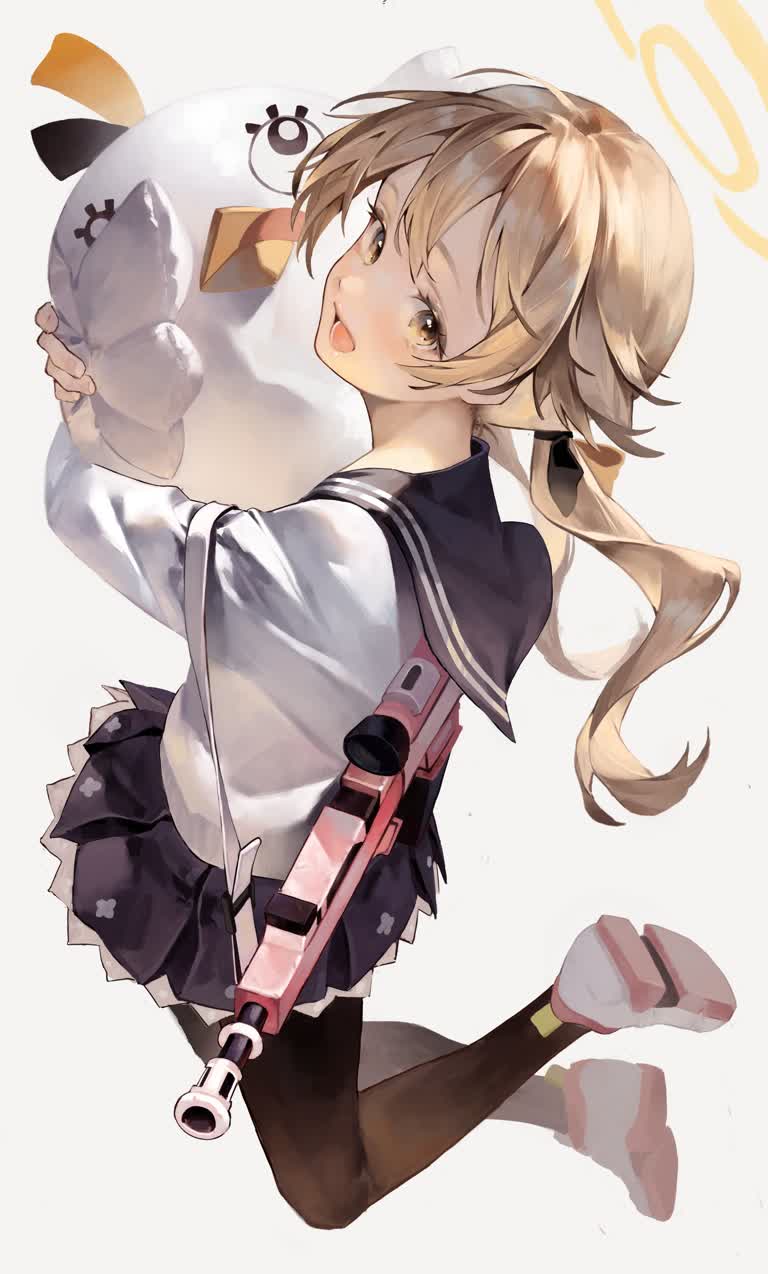 有一个女孩,手里拿着一块滑板