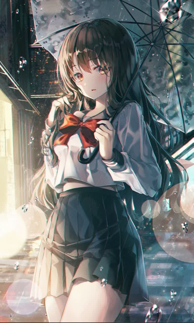 有一个女孩在雨中撑伞