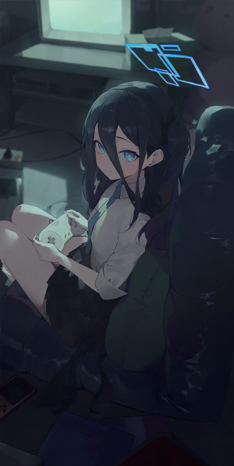 有一个女孩坐在沙发上看书