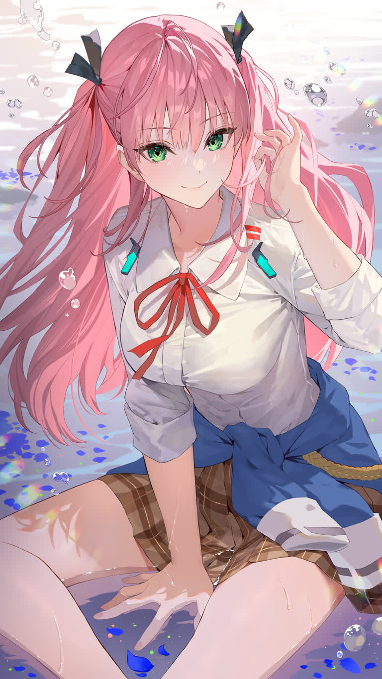 有一个女孩坐在水里的地上