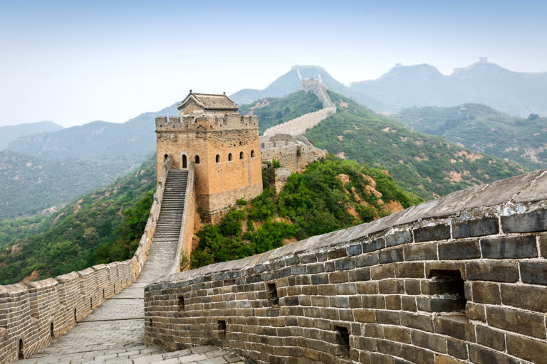 这是一张中国长城景观的图像