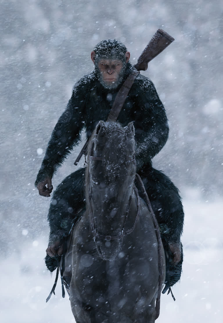 有一个人拿着步枪在雪地里骑马