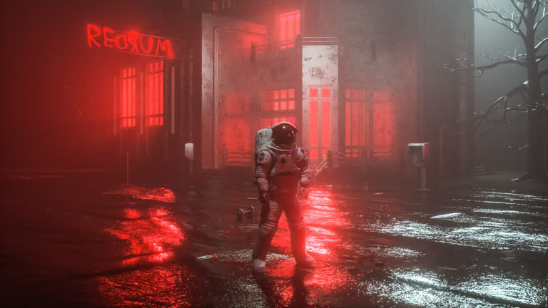 有一个穿着宇航服的男人站在雨中