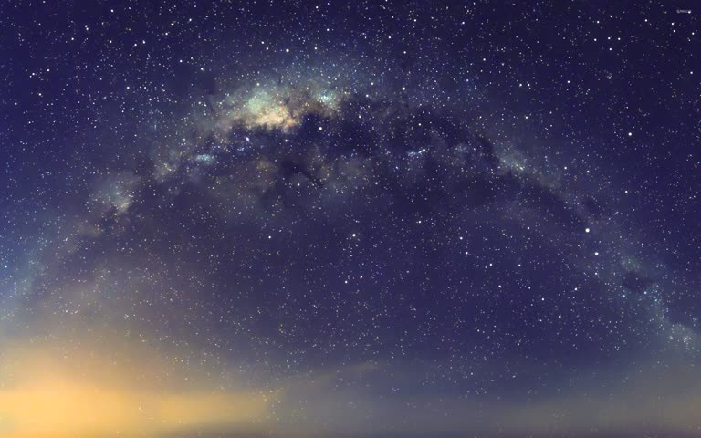 繁星点点的夜空与半夜的乳白色