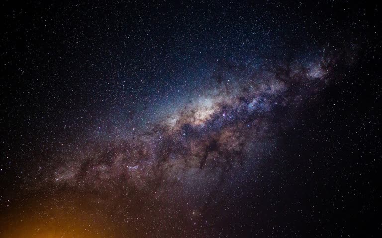 繁星点点的夜空与半夜的乳白色