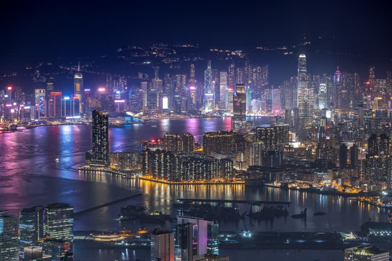 高楼林立的城市夜景