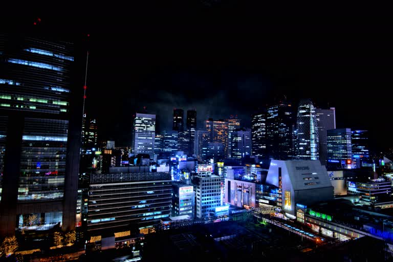 高楼林立的城市夜景