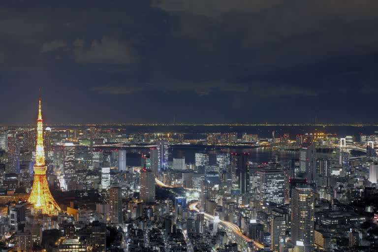 高楼林立的城市夜景