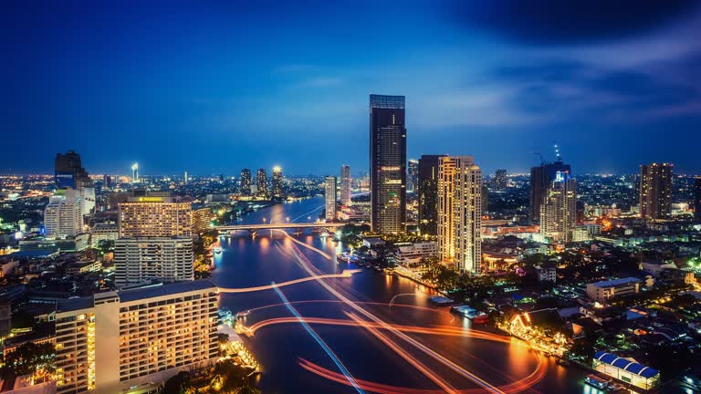 河流流经的城市夜景