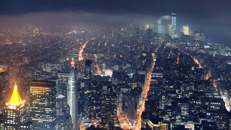 从高楼顶眺望城市夜景