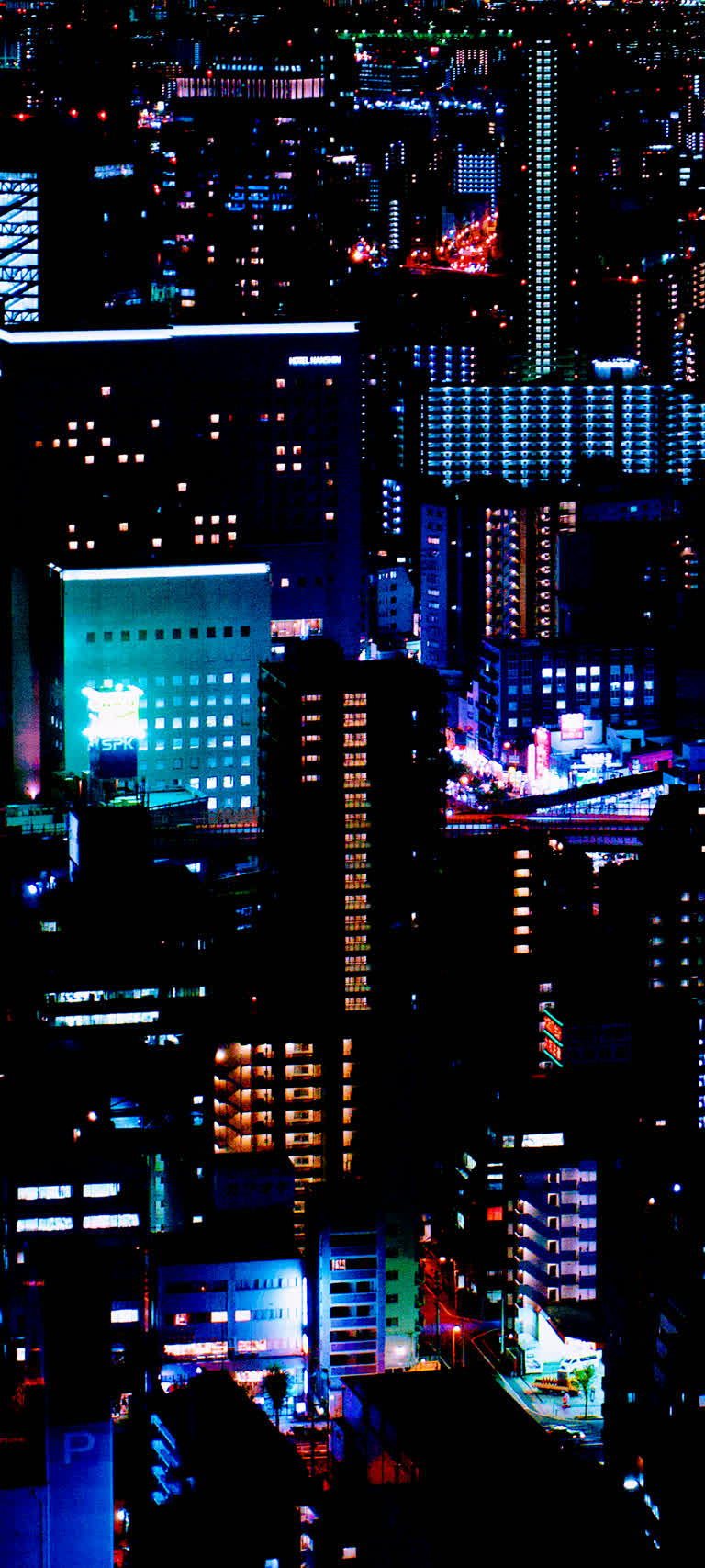 高楼林立、灯光林立的城市夜景