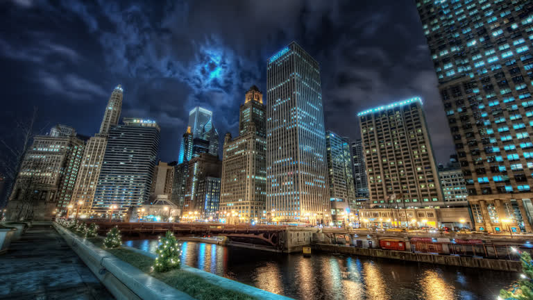 河流流过的城市天际线夜景