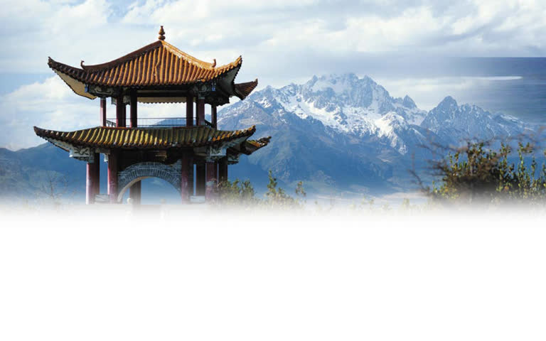 前景有一座宝塔,背景是一座山