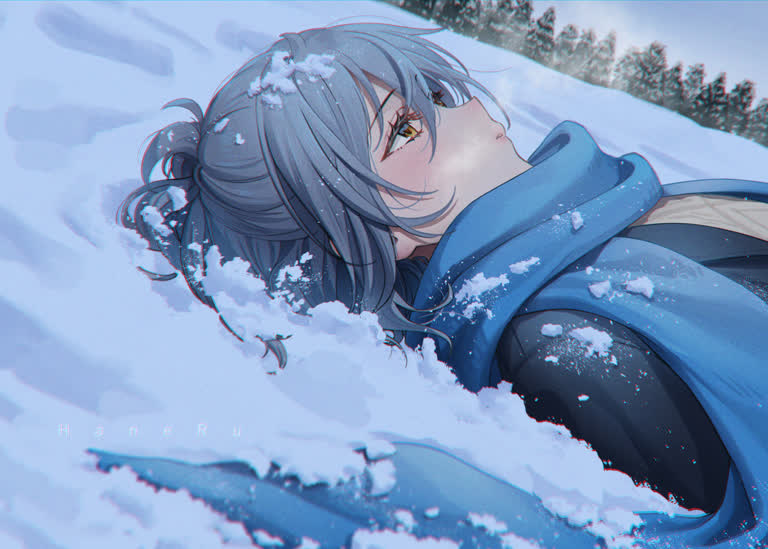 有一个人戴着围巾躺在雪地里