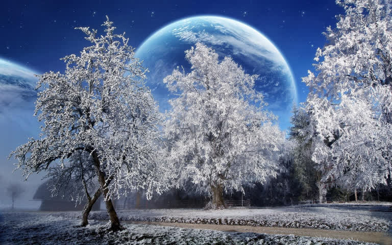 有一张雪景的图片,背景是一颗行星