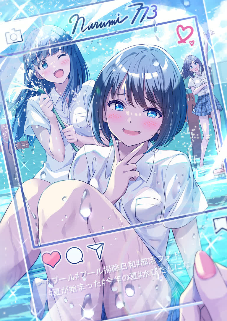 有人拿着相框给女孩拍照