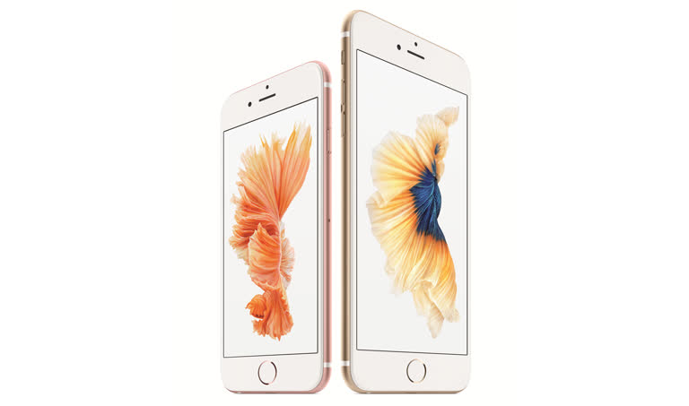 有两部 IPhone 并排在白色背景上