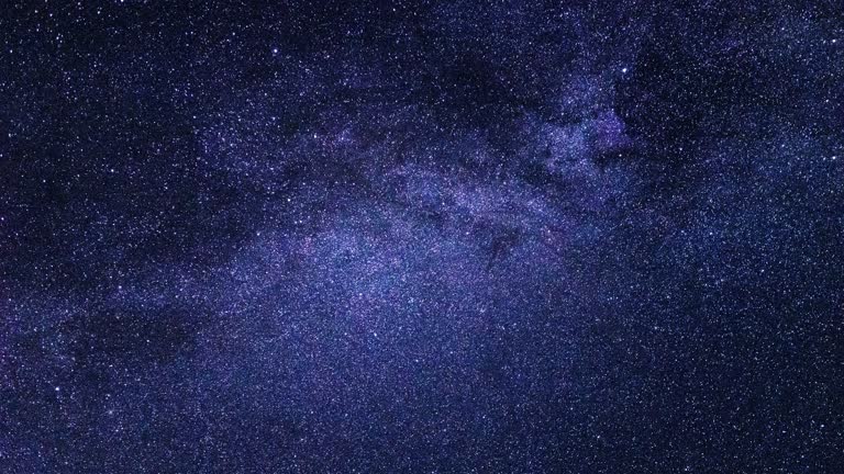 以乳白色为背景的繁星点点的夜空