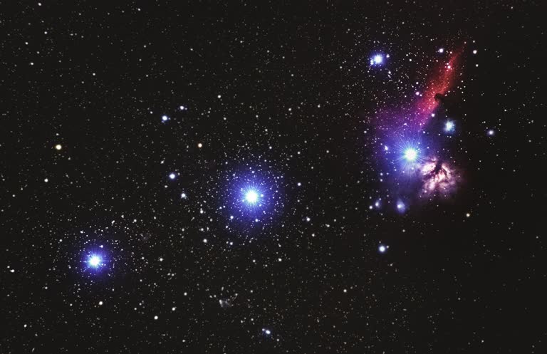 天上有很多星星在一起