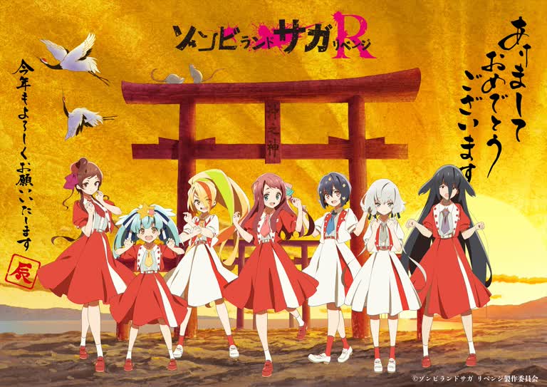 一群动漫女孩站在鸟居门前
