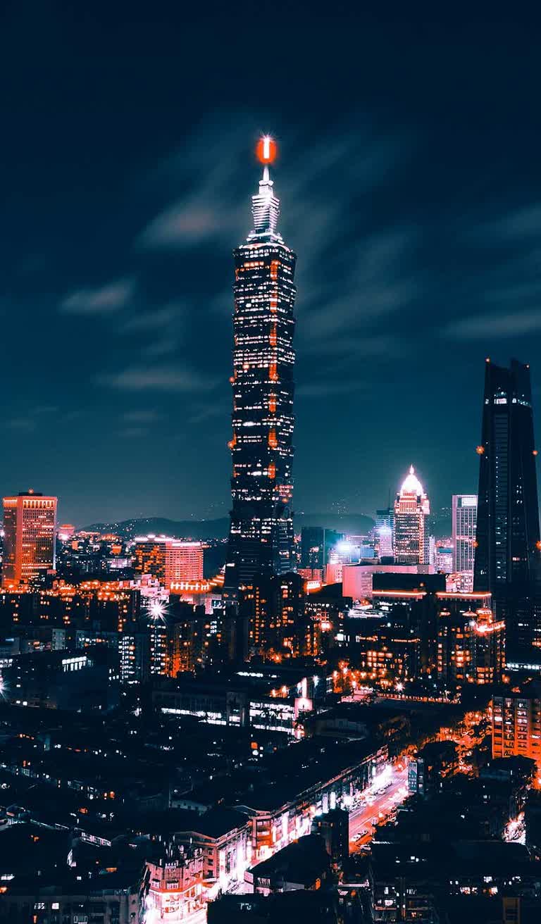 从高楼大厦眺望城市夜景
