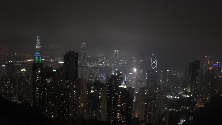 从高楼大厦眺望城市夜景