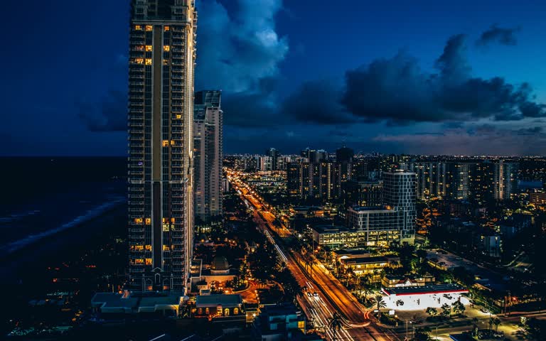 从高楼大厦眺望城市夜景