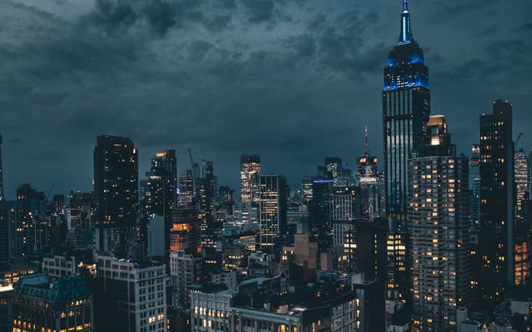 从高楼大厦眺望城市夜景