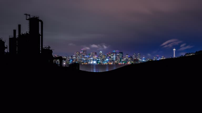 从山上可以看到城市的夜景