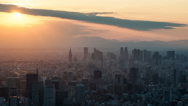 从高楼顶上可以看到城市景观