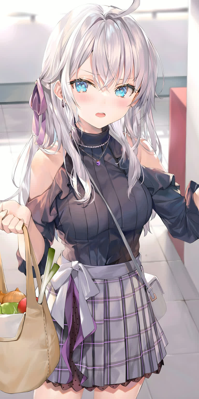 有一个女人,手里拿着一个包