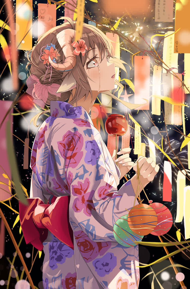 有一个穿着和服的女人拿着红色手机