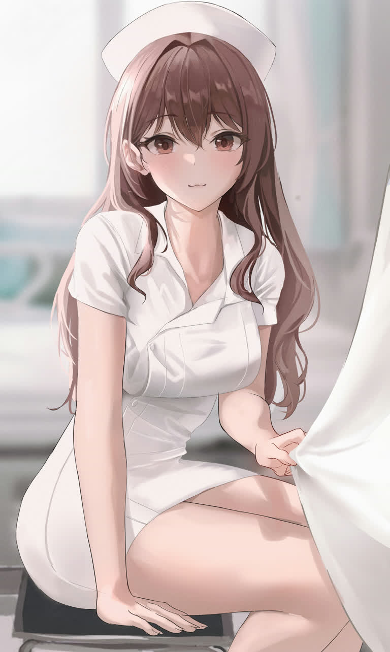 一个穿着护士服的女人坐在手提箱上