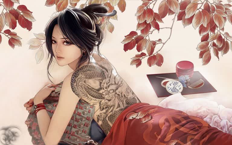 有一个女人坐在床上,手臂上有纹身