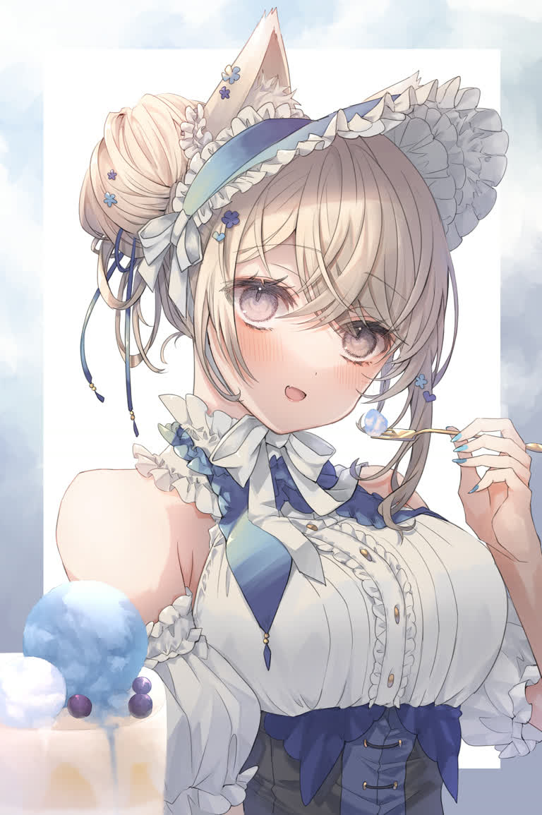 有一个女人站在蛋糕前